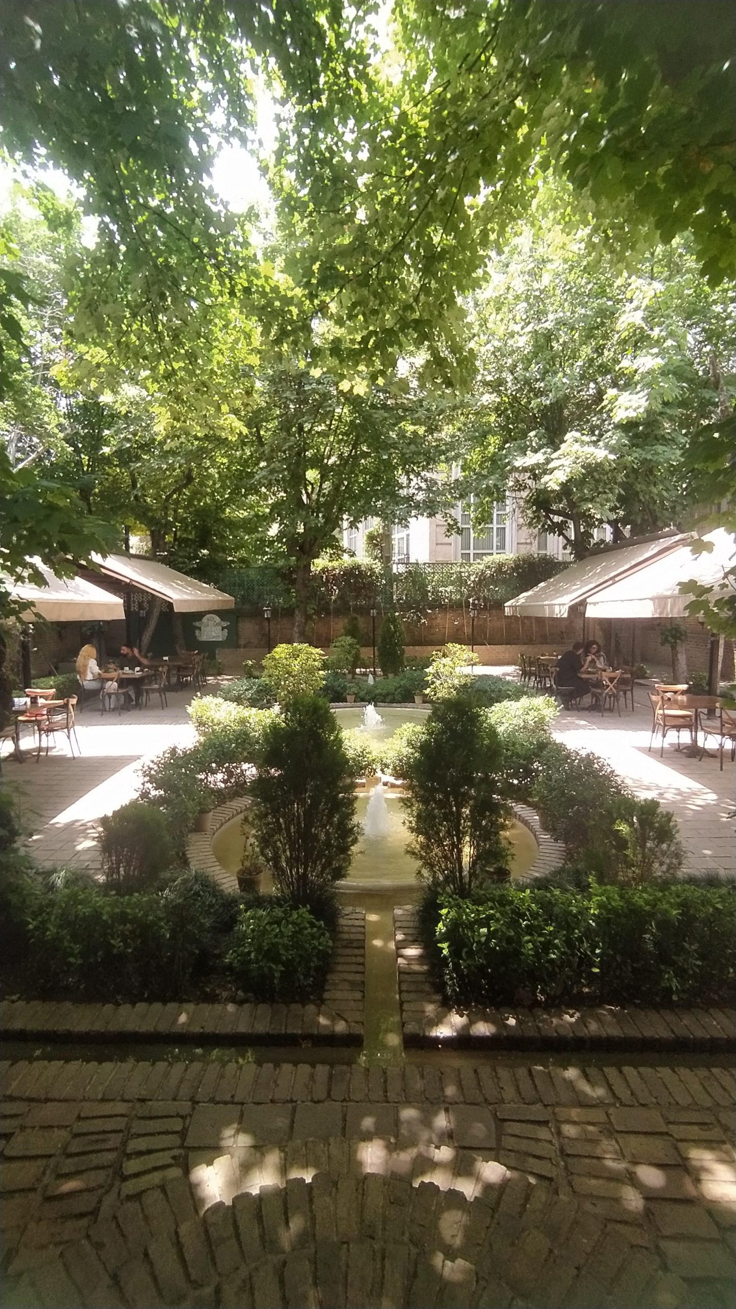 کافه کتاب عمارت روشنان