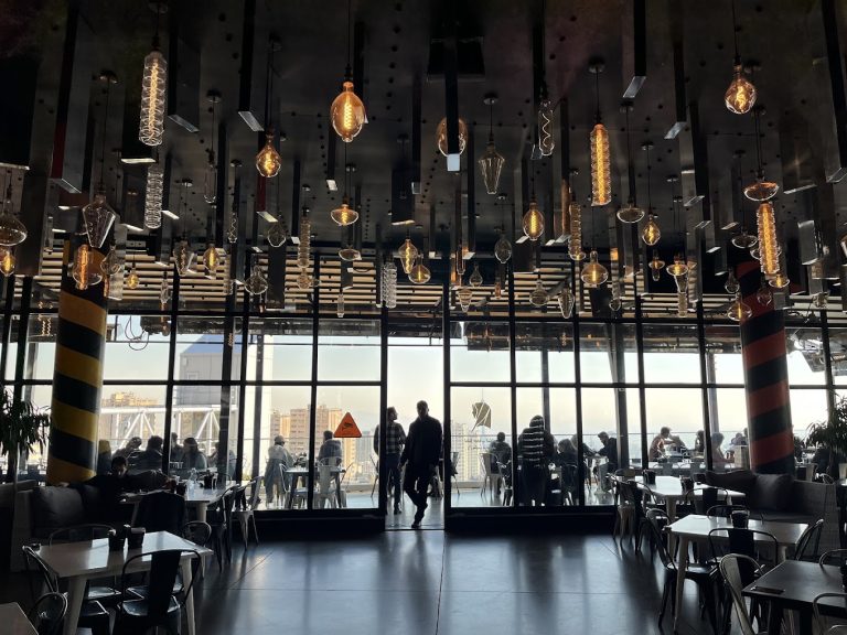 بهترین فست فود فضای باز برای تولد در تهران ( 3 فست فود عالی )