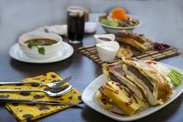 بهترین فست فود گرگان ( 5 فست فود برتر )