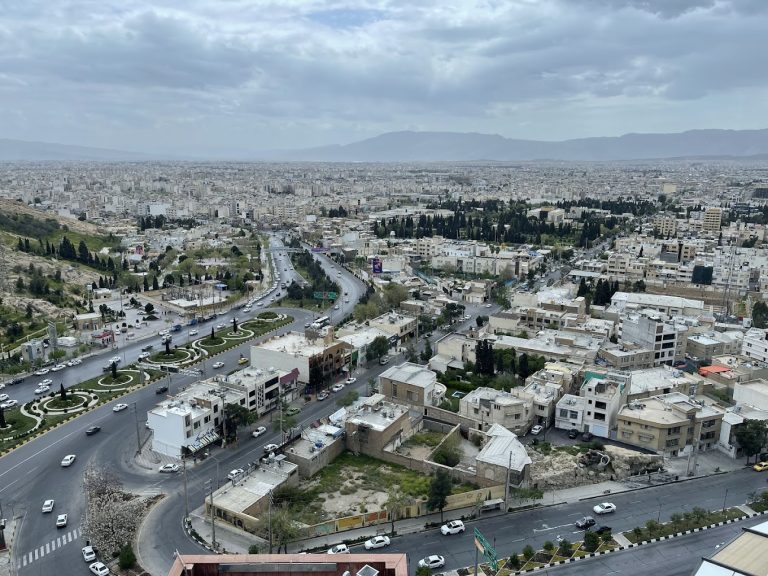 رستوران های نزدیک حافظیه شیراز ( 4 رستوران برتر )